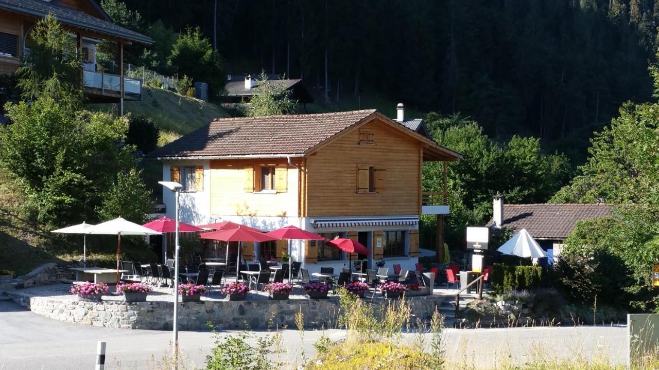 Chalet Tzarbonire Bed and Breakfast Chalais Exteriör bild