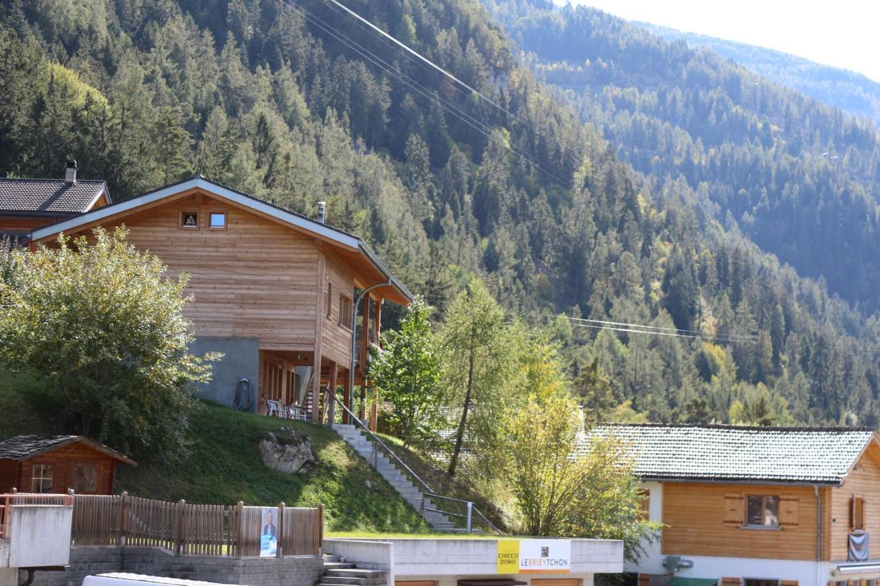 Chalet Tzarbonire Bed and Breakfast Chalais Exteriör bild