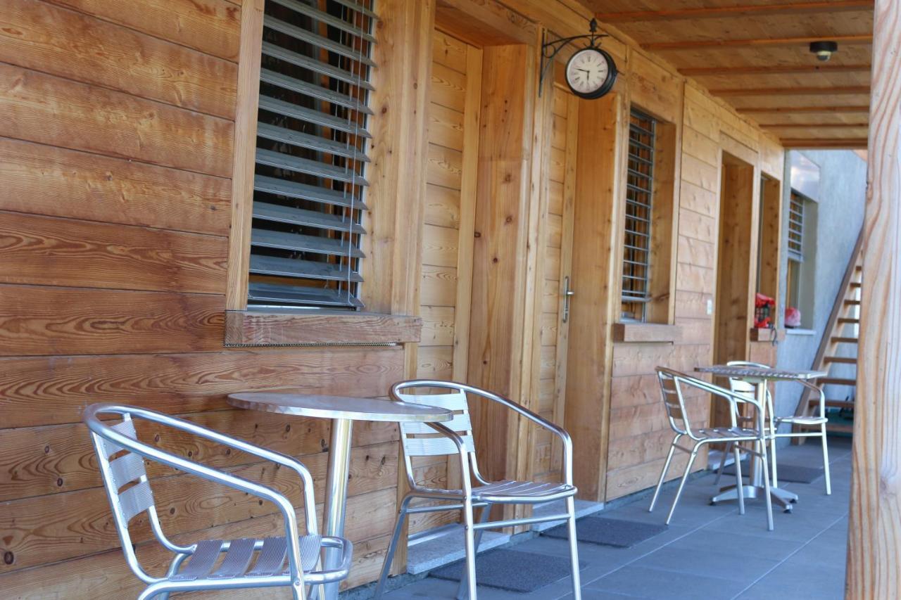 Chalet Tzarbonire Bed and Breakfast Chalais Exteriör bild