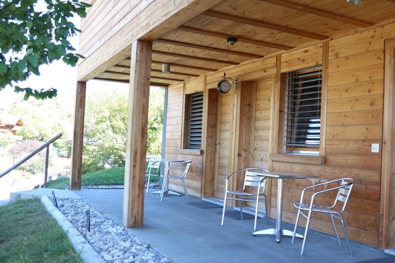 Chalet Tzarbonire Bed and Breakfast Chalais Exteriör bild