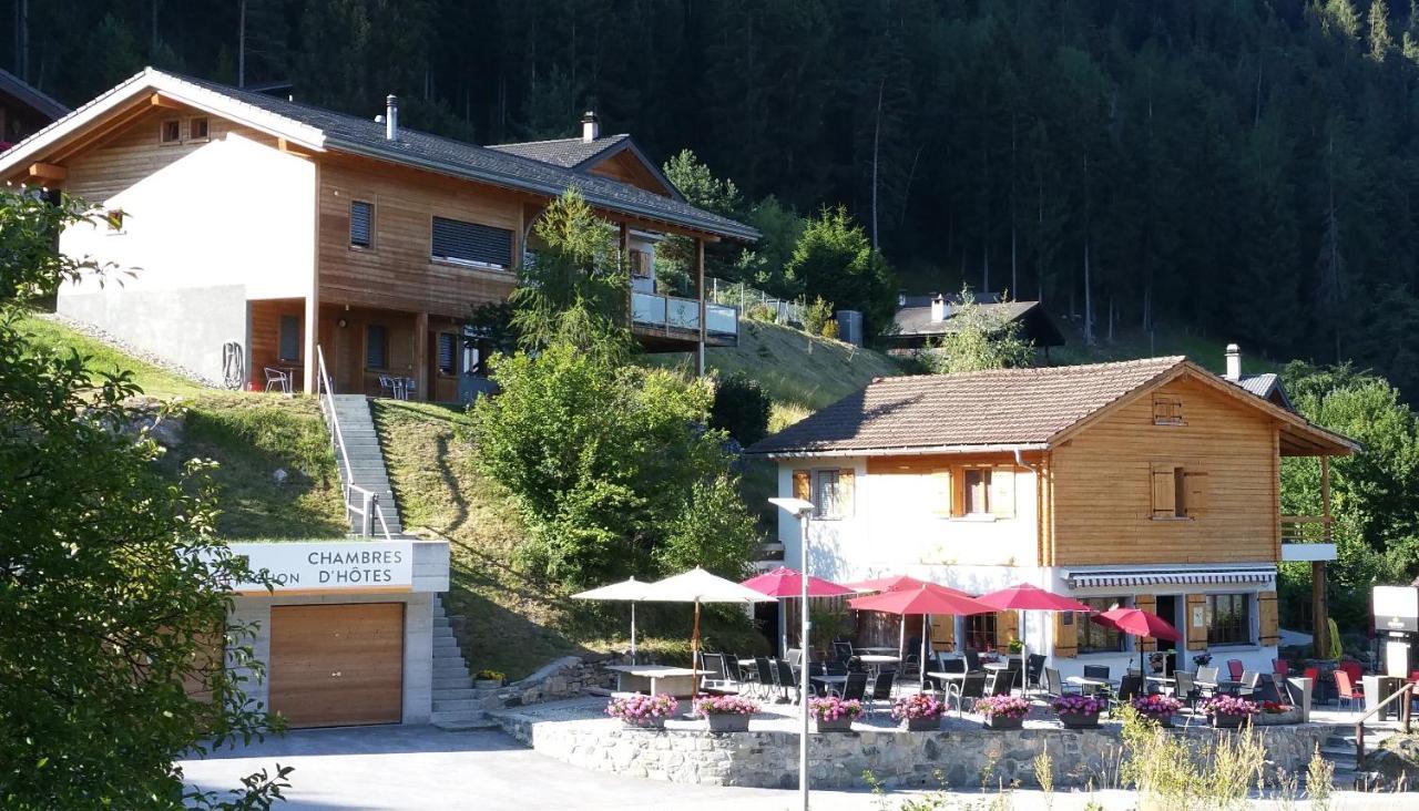 Chalet Tzarbonire Bed and Breakfast Chalais Exteriör bild